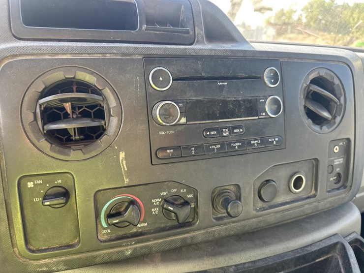 2009-ford-e350-image-33