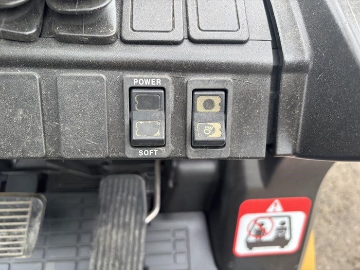 2016-caterpillar-2c6000-image-22