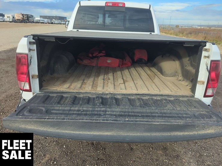 2013-ram-1500-slt-image-23