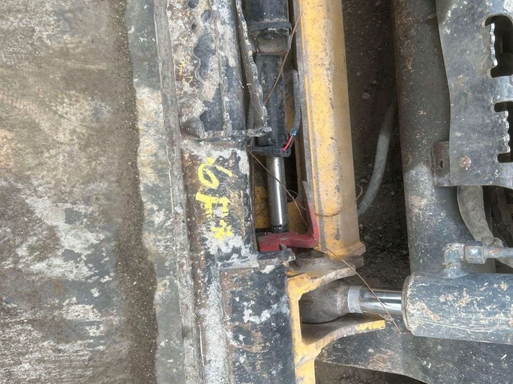 deere-325g-image-10