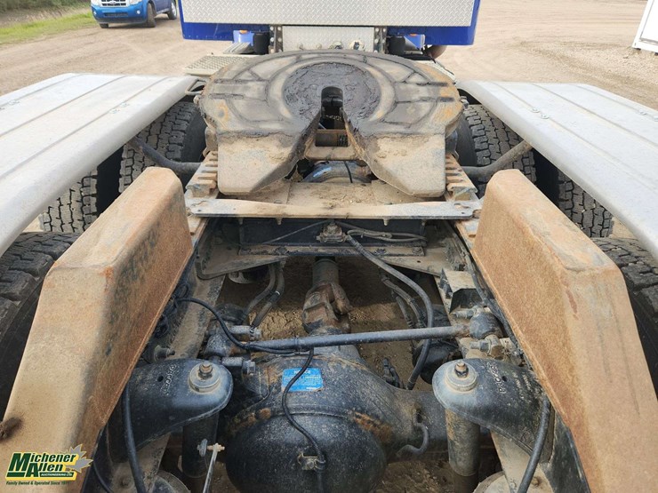 2014-peterbilt-384-image-41