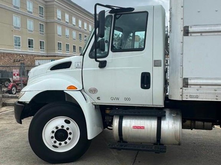 2019-international-durastar-4300-image-6