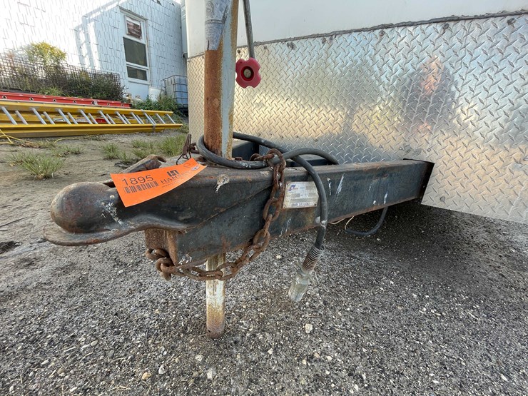#1895-•-pace-16'-enclosed-dual-axle-trailer-(has-wi-title)-image-30