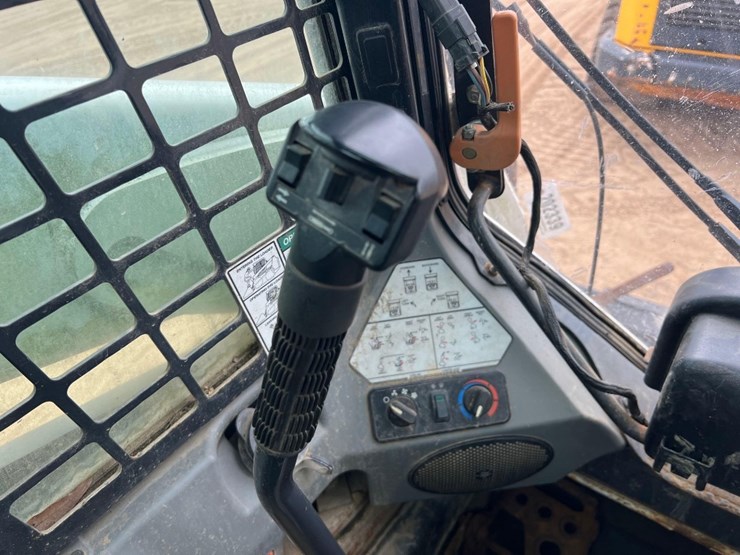 2016-bobcat-t595-image-28