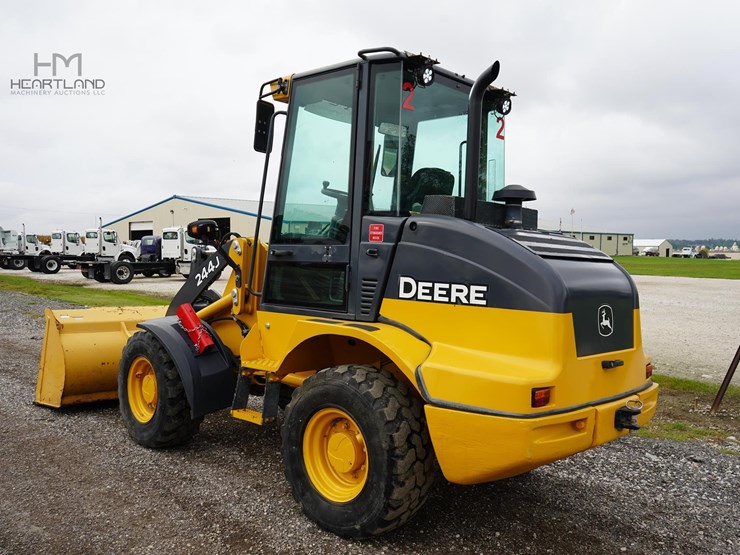 2010-deere-244j-image-6