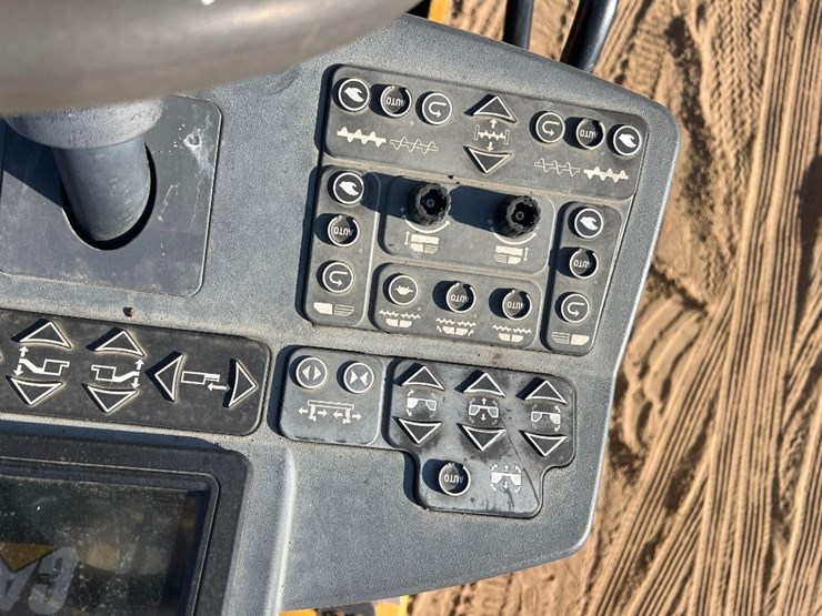 2017-caterpillar-ap-555f-image-37