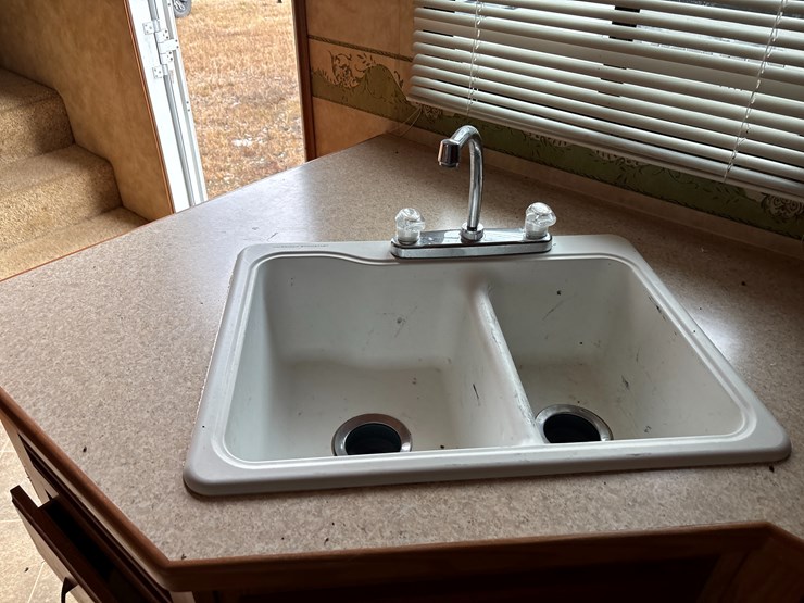 #200-•-heartland-big-country-camper-image-36