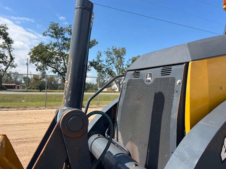2018-deere-410l-image-11