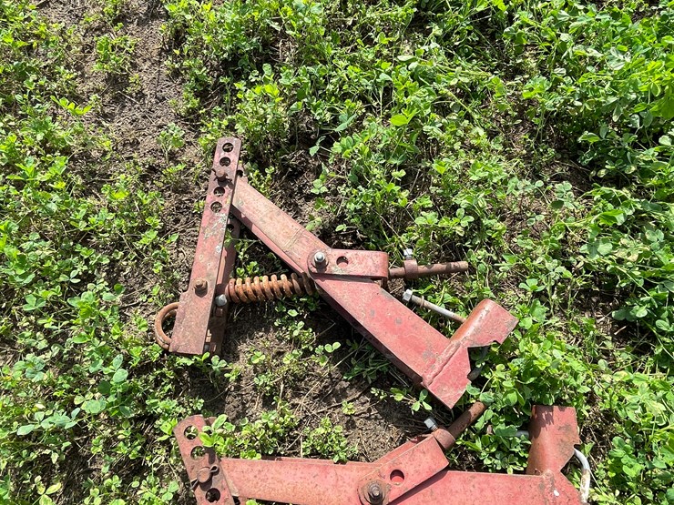 #5020-•-ih-56-no-till-coulter-brackets-image-10