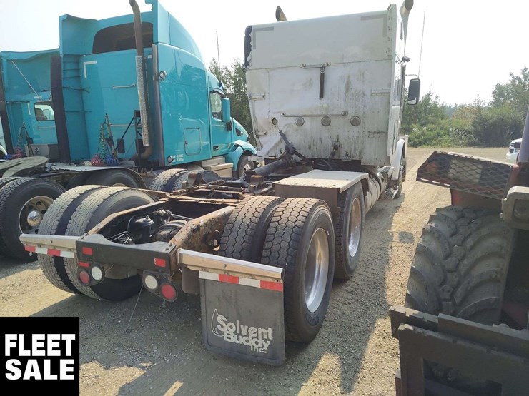 2015-peterbilt-388-image-4