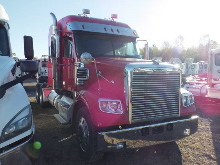 2019-freightliner-coronado-122sd-image-3