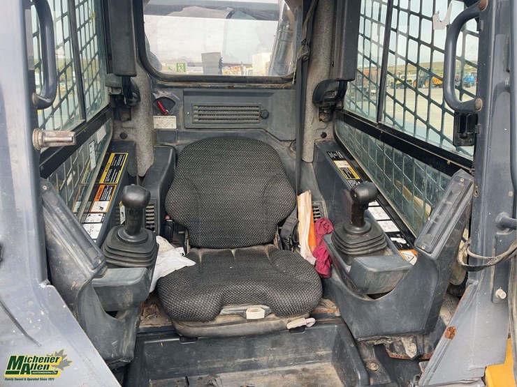 2013-deere-332e-image-9