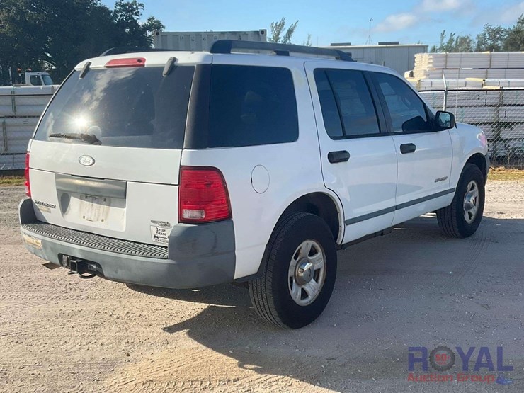 2005-ford-explorer-image-3
