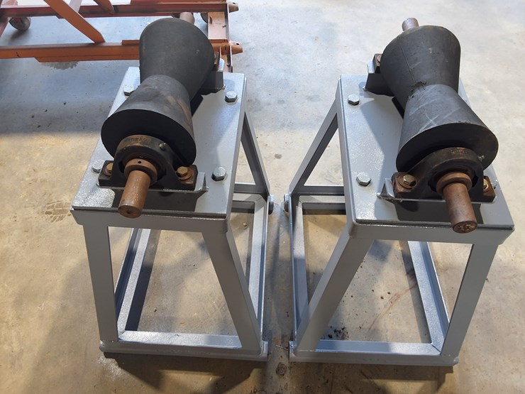 #513-•-lot-of-2-heavy-duty-pipe-roller-stands-image-3