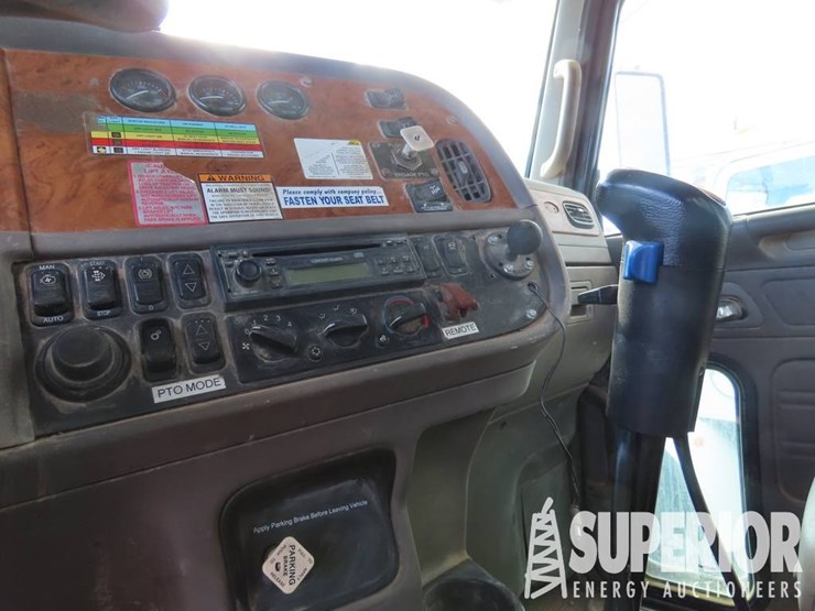 2008-peterbilt-365-image-10