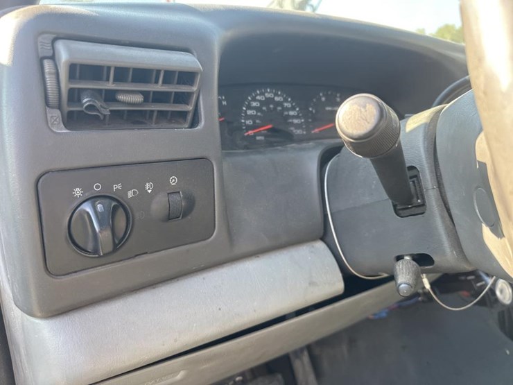 2004-ford-f350-image-28