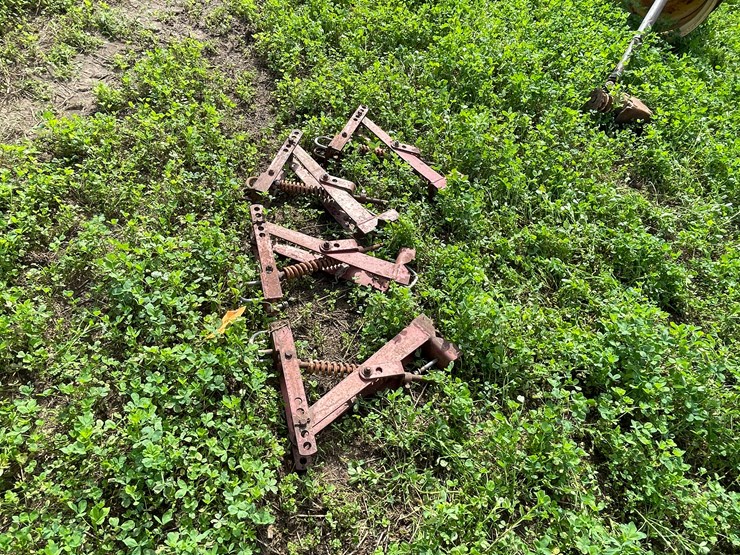 #5020-•-ih-56-no-till-coulter-brackets-image-2