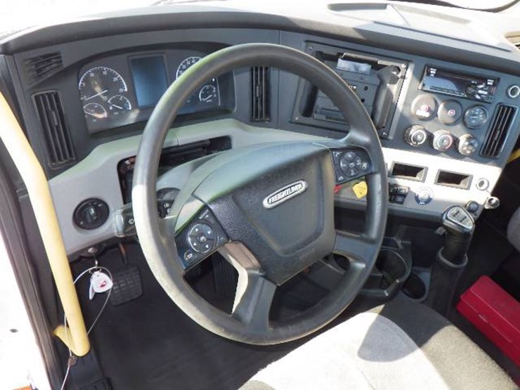 2019-freightliner-cascadia-116-image-9