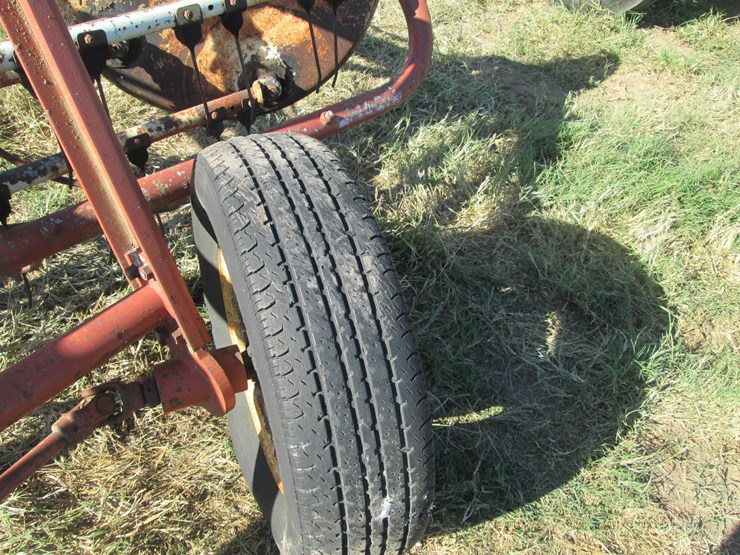 hesston-3800-image-8