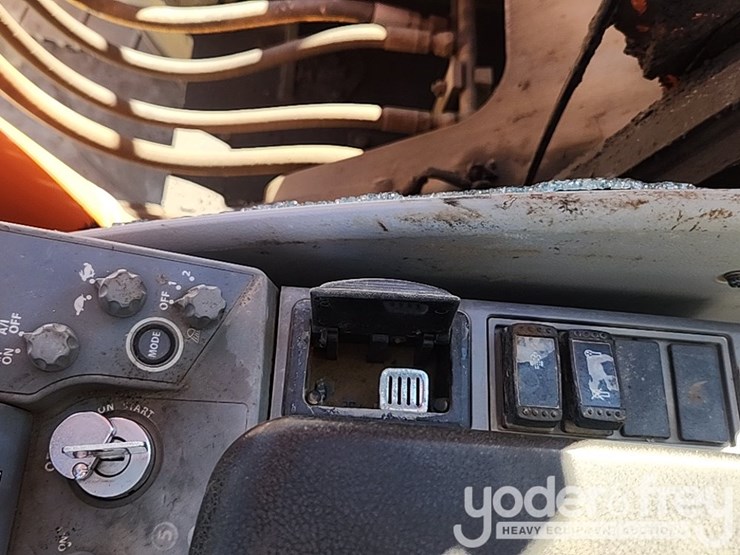 2015-hitachi-zx300-lc-6-image-32