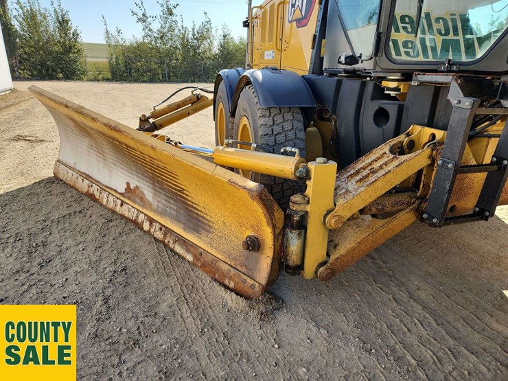 2020-caterpillar-150-awd-image-34
