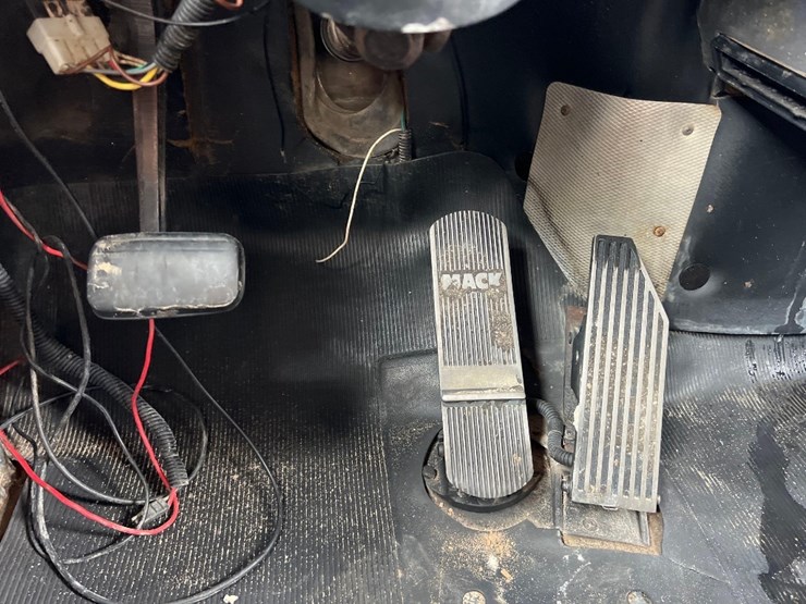 2002-mack-rd688s-image-34