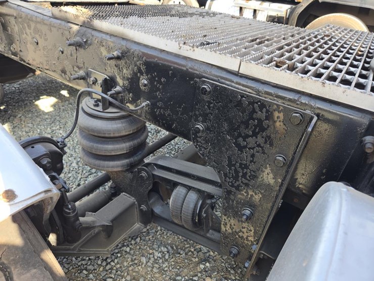 2005-mack-cl733-image-30