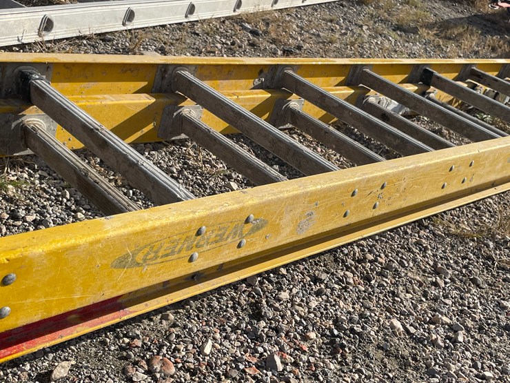 #1900-•-werner-fiberglass-extension-ladder-image-6