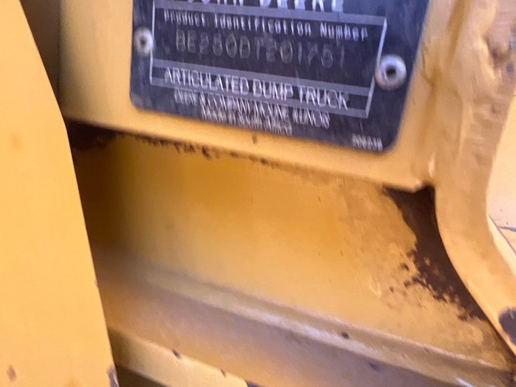2006-deere-250d-image-26