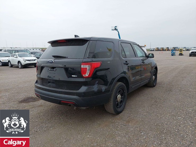 2017-ford-explorer-image-4
