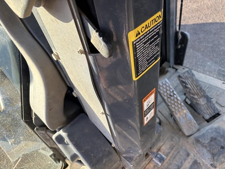 2011-deere-872gp-image-45