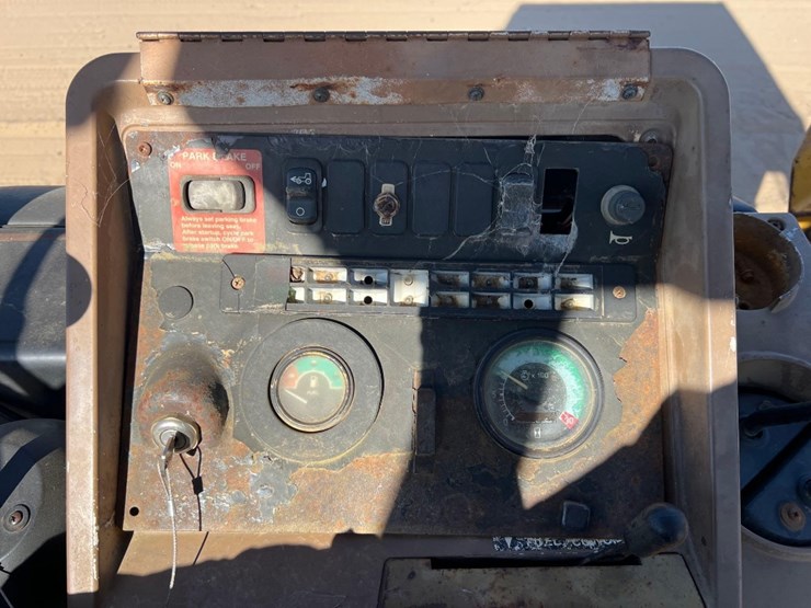 2000-deere-310se-image-34