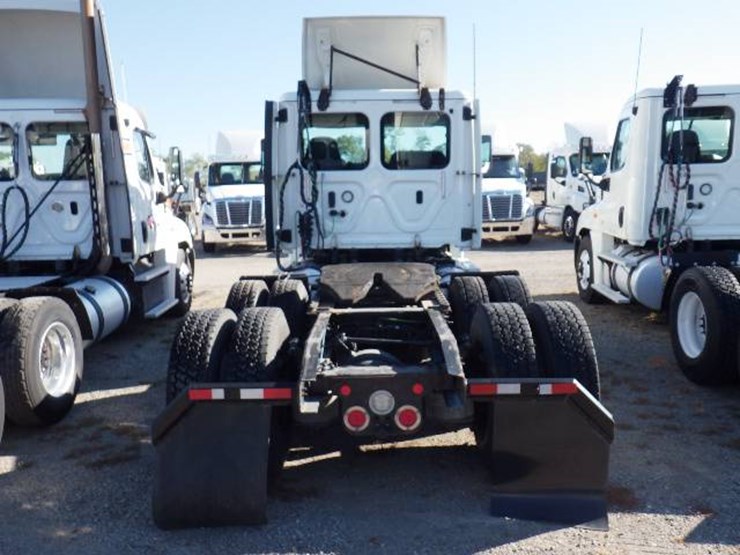 2018-freightliner-cascadia-126-image-6
