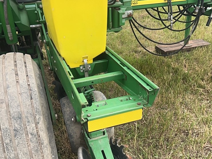 john-deere-16-image-75