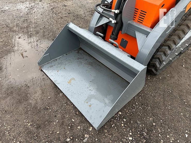 hurricane-mini-skid-steer-8-image-10