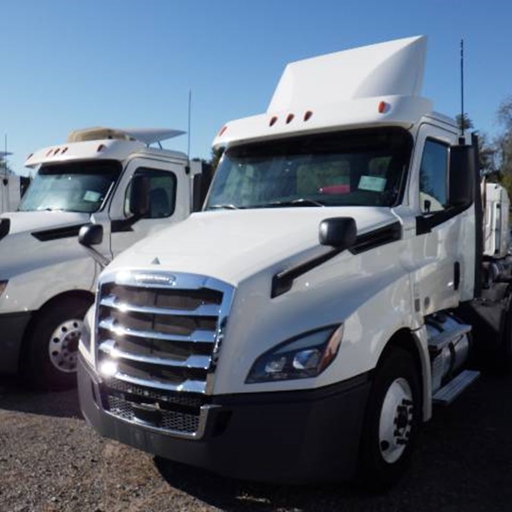 2018 FREIGHTLINER CASCADIA 126