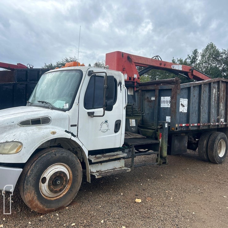 2003 FREIGHTLINER BUSINESS CLASS M2 106