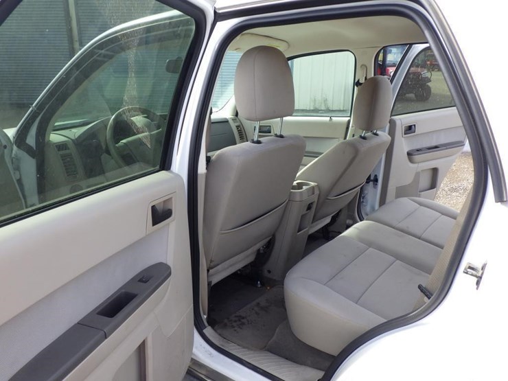 2011-ford-escape-image-7