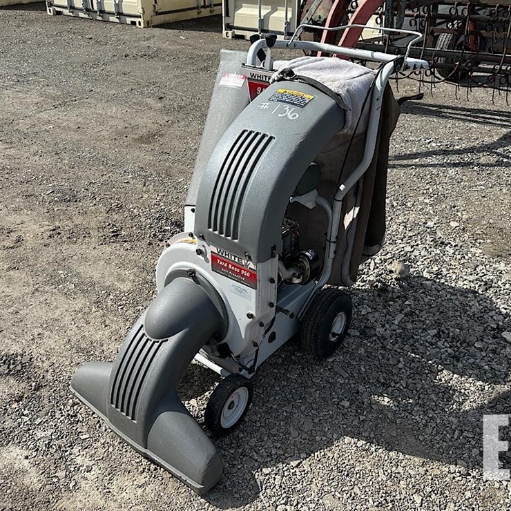 WHITE YARD BOSS 950 CHIPPER/ VAC 136