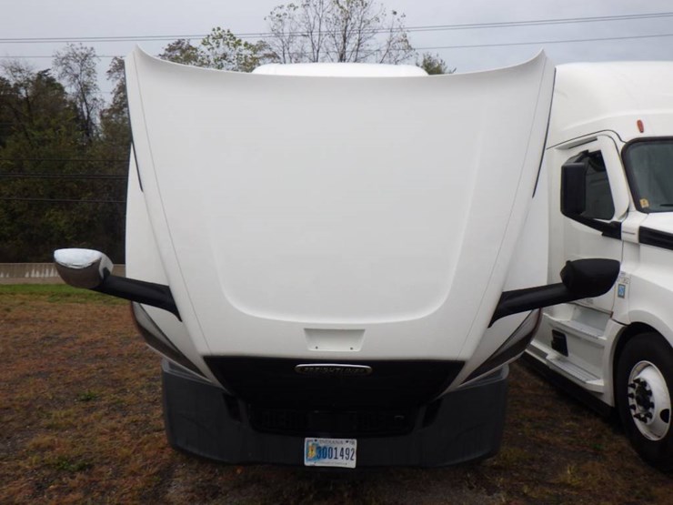 2021-freightliner-cascadia-126-image-14