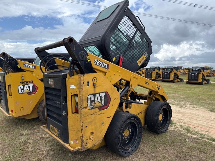 2020-caterpillar-262d3-image-3