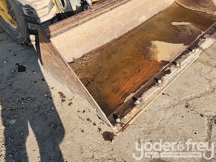 2010-deere-332d-image-19