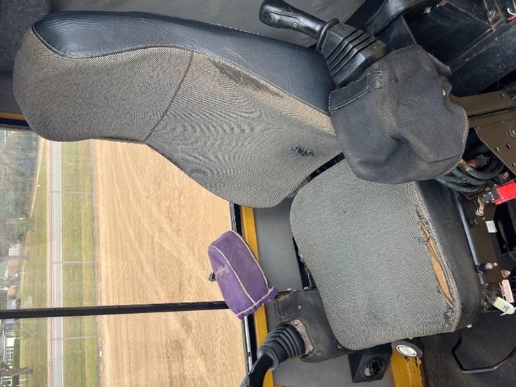 2013-caterpillar-559c-image-44