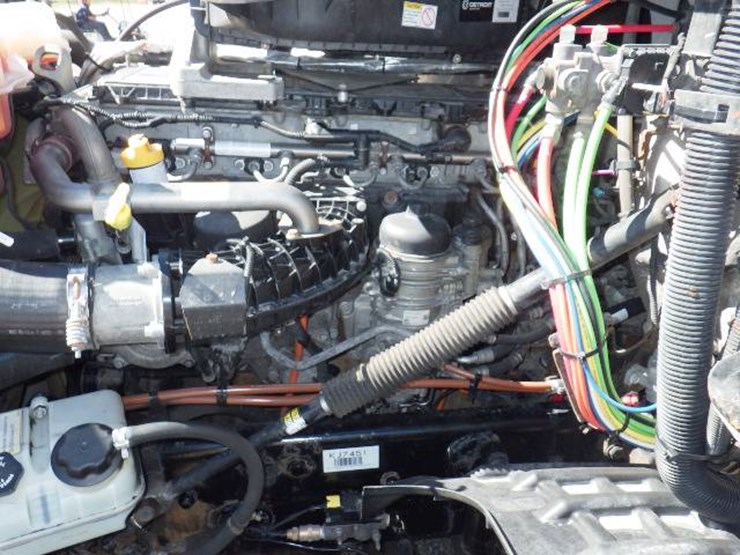 2019-freightliner-cascadia-126-image-12