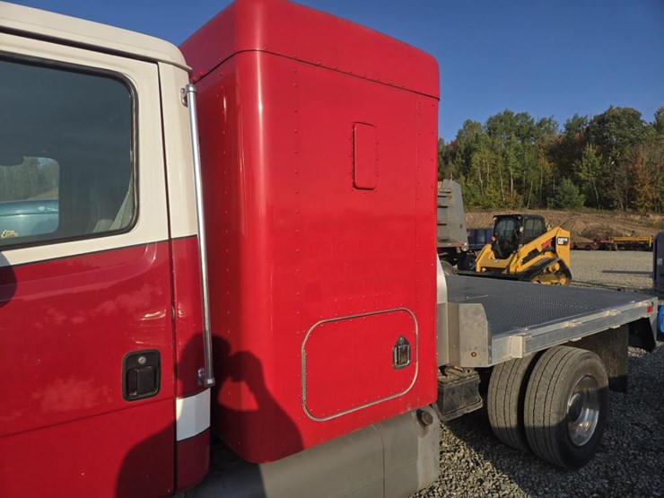 1997-freightliner-fl60-image-13