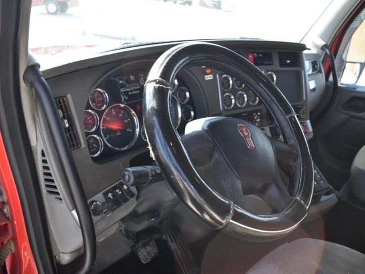 2018-kenworth-t880-image-38