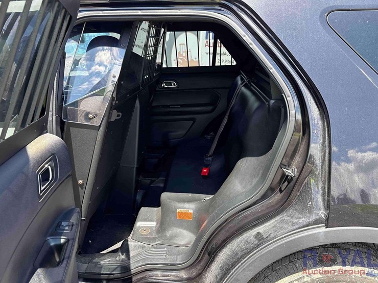 2019-ford-explorer-image-18