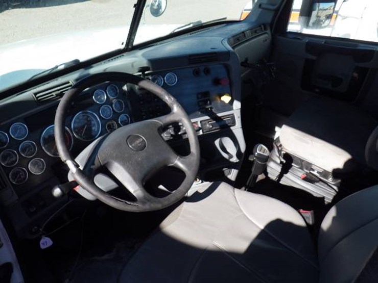 2017-freightliner-cl120-columbia-image-11