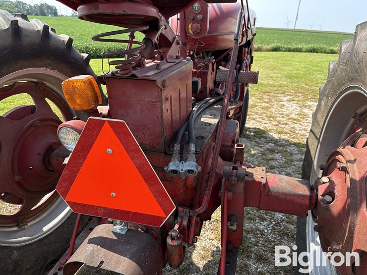 1954-farmall-super-m-ta-2wd-tractor-image-9