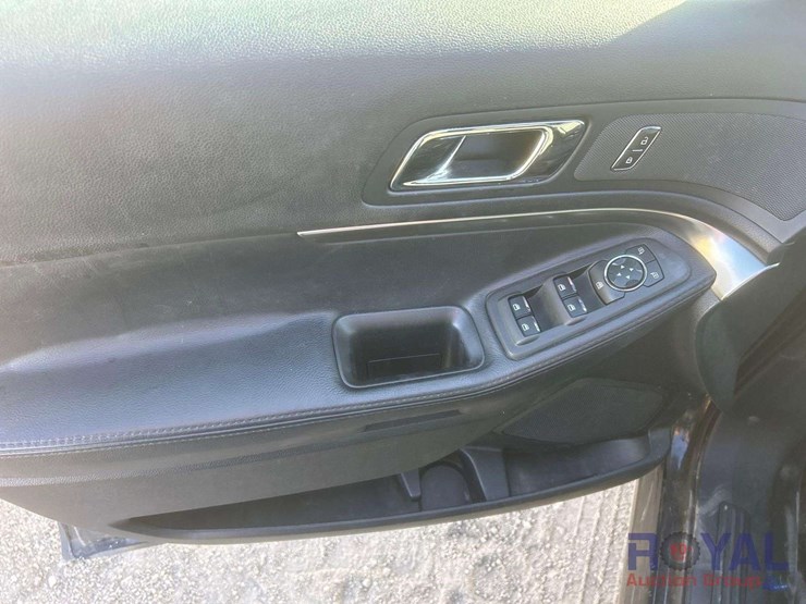 2016-ford-explorer-image-11